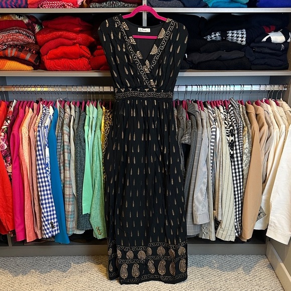 Lapogee Dresses & Skirts - Lapogee black/gold print sleeveless v neck lined maxi dress size S
